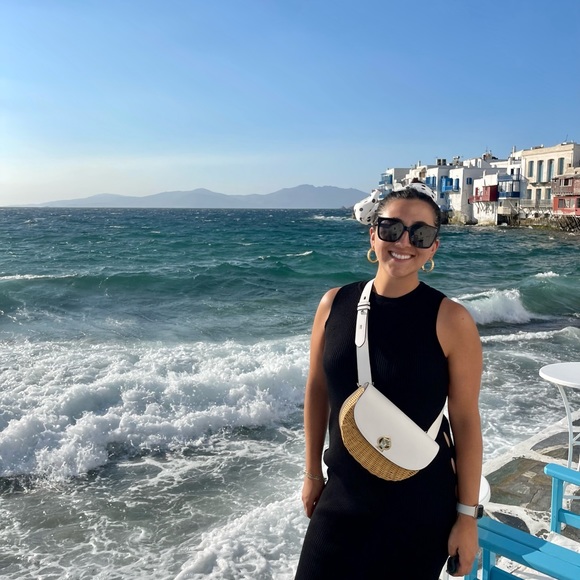 Meet your Posher, Rachel - Picture 2 of 8